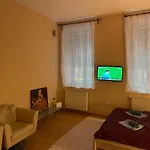 Clark Apartman **