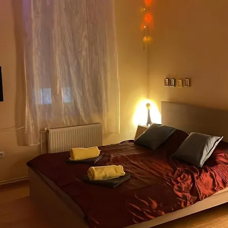 Clark Apartman **