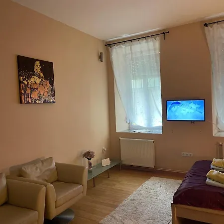 Clark Apartman ** *