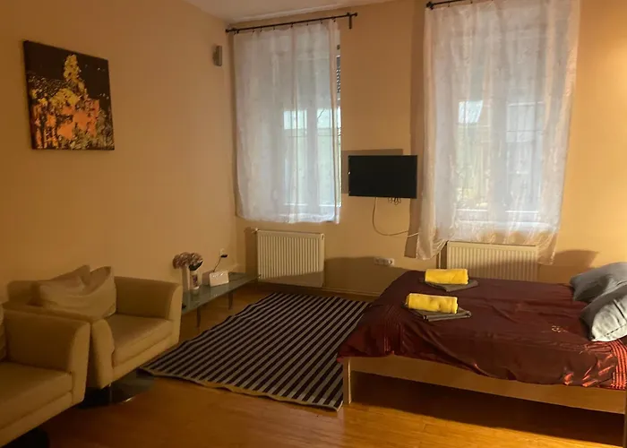 Clark Apartman **