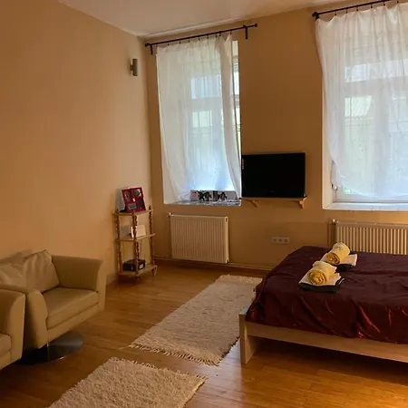 Clark Apartman ** شقة بودابست