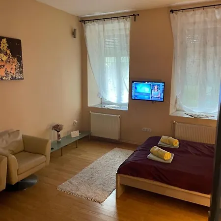 Διαμέρισμα Clark Apartman ** *