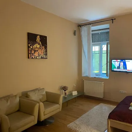 Appartamento Clark Apartman ** *