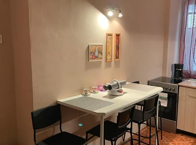 Clark Apartman **