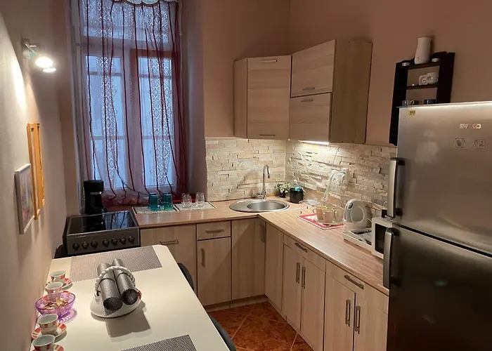 Апартаменты Clark Apartman **