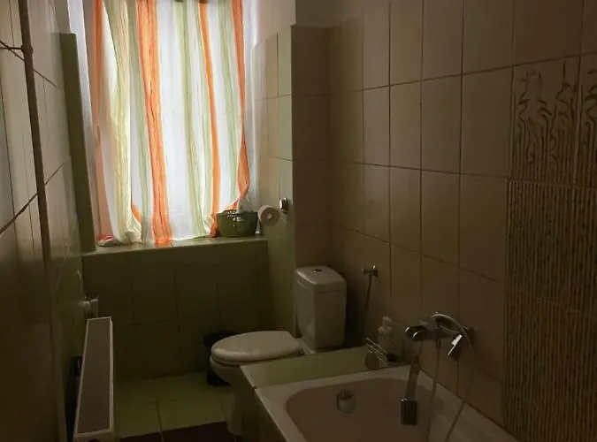 Clark Apartman **