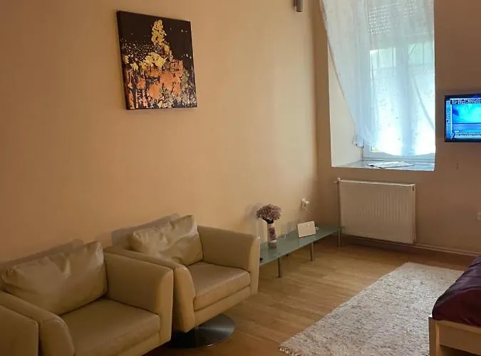 Clark Apartman ** *