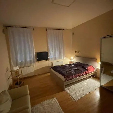 Clark Apartman ** アパート