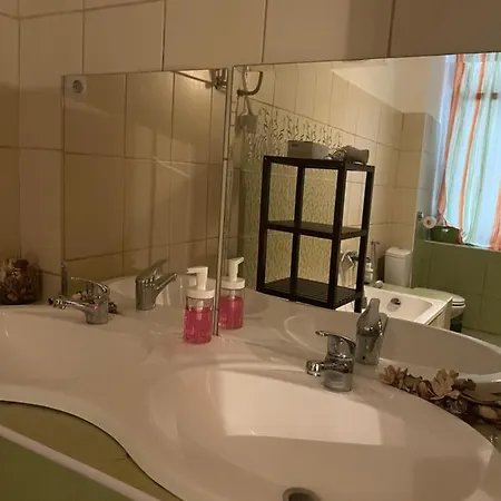 アパート Clark Apartman **