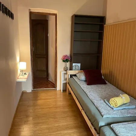 Clark Apartman ** アパート *