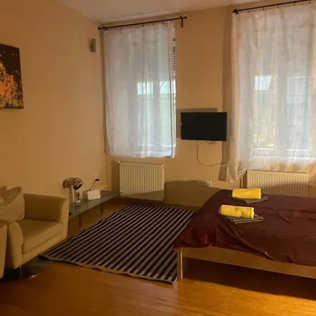 Clark Apartman **